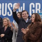 El candidato del Partido Popular de Castilla y León a la reelección como presidente de la Junta, Alfonso Fernández Mañueco, ofrece un mitin en Ponferrada (León).