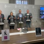 Representantes del Ayuntamiento de Sahagún y de la Diputación de León en la presentación de 'El último Camino', que recreará de manera simbólica el paso por la villa del cortejo fúnebre de la reina Urraca I de León este domingo.