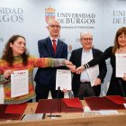 De izquierda a derecha: Carmen Álvarez (CCOO), José Miguel García Pérez (rector UBU), Ignacio San Millán (FAE) y Sara Gil (UGT) firmaron el convenio de constitución de la Cátedra de Mediación.