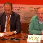 Ignacio Peña y Fernando Martínez-Acitores, ediles de Vox, en rueda de prensa.