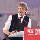 El candidato del PSOE a la Presidencia de la Junta de Castilla y León, Carlos Martínez, interviene durante el cierre de la campaña del PSOE, a 13 de marzo de 2026, en Valladolid, Castilla y León (España).