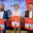 El concejal de Turismo de la localidad, Óscar Riaño, el diputado Arturo Pascual, y el representante de Antonaga, Alberto Martínez presentaron la renovación de la Feria de Novios de Briviesca.