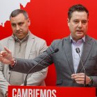 Álvaro Morales y Daniel de la Rosa, en la sede del PSOE de Burgos.