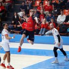 Fabrizio Casanova lanza a portería durante el partido contra Alicante.