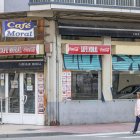 Generaciones de vecinos y trabajadores se despiden de uno de los bares más reconocibles de Gamonal.