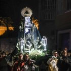La procesión de la Virgen de los Dolores salió de la parroquia de San Pedro de la Fuente.