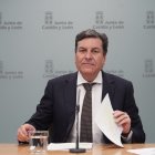 El consejero de Economía y Hacienda y portavoz en funciones de la Junta, Carlos Fernández Carriedo, comparece en rueda de prensa posterior a la reunión del Consejo de Gobierno.