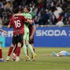 Los jugadores del Mirandés celebran el triunfo.