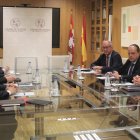 Imagen del encuentro entre el presidente del Tribunal de Cuentas y el rector de la UBU.