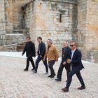 El alcalde de Zamora, Francisco Guarido, y el obispo de Zamora, Fernando Valera, presentan la obra de apertura de la calle entre el Obispado y los jardines del Castillo.