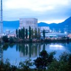 La central de Garoña está a orillas del Ebro y el pantano de Sobrón.