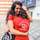Estrella R posa con su hija Iria, diagnosticada con el Síndrome 22q11 a los catorce años.