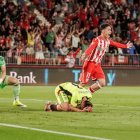 Arribas celebra el gol ante el lamento de