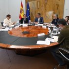 Imagen de la reunión sobre la situación del barco afectado por hantavirus.