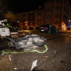 Accidente de tráfico en la plaza Vega tras la colisión de una moto con un turismo.