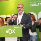 Archivo - El candidato de VOX a la Presidencia de Castilla y León, Carlos Pollán, interviene tras el seguimiento de la noche electoral de VOX en Castilla y León, en el Hotel San Francisco, a 15 de marzo de 2026, en Valladolid, Castilla y León (España). Ca.