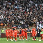 Cerca de 1.500 aficionados blanquinegros acompañaron al Burgos CF en el partido en León..
