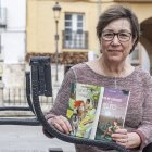 La escritora Paloma Ruiz-Rivas, con sus dos últimos libros.