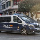 Furgón de la Policía Nacional en el casco histórico de Burgos.