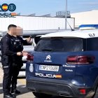Imagen del traslado de los detenidos a la comisaría.