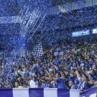 La grada fue una celebración constante durante el partido.