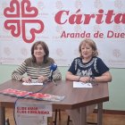 La presidenta junto a la coordinadora de Cáritas Aranda
