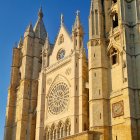 Archivo - Fachada de la Catedral de León.