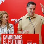 Virginia Jiménez y Daniel de la Rosa, en la sede del PSOE de Burgos.