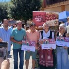 Foto de familia de los ganadores en la Feria de la Cereza del Valle de Las Caderechas.
