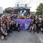 Foto de familia de los Liantes, ayer, en el Zurbarán Rock, justo antes del concierto de la banda sueca Hardcore Superstar.