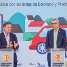 El presidente de la Diputación, Borja Suárez, junto al Comisionado para la Despoblación, Jesús Manuel Hurtado, durante la presentación del proyecto MÁR.