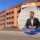 Alonso junto al edificio de Arroyyo donde hay varias viviendas ocupadas ilegalmente.