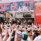 Leiva se sumó a la interpretación de La M.O.D.A. en su concierto en la plaza del Trigo.