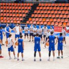 Los jugadores del San Pablo escuchando a Porfi Fisac