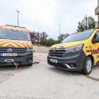 Las dos furgonetas que se incorporan al parque móvil de Bomberos y Protección Civil.