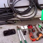 La Guardia Civil localizó 150 metros de cable, herramientas de corte y 45 gramos de metanfetamina en el vehículo del detenido