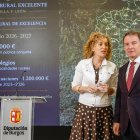 La consejera de Educación, María Pardo, y el presidente de la Diputación de Burgos, Borja Suárez.