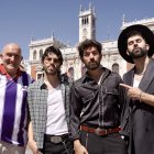 El alcalde de Valladolid, Jesús Julio Carnero, mantiene un encuentro con los integrantes del grupo musical Siloé, pregoneros de la Feria y Fiestas de la Virgen de San Lorenzo 2026.