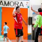 Jaime Fernández, capitán del UBU San Pablo, junto a Jaime González durante un partido de pretemporada disputado en Zamora.