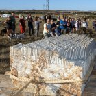 Menhir en Atapuerca en homenaje a Miguel de la Quadra-Salcedo y la Ruta Quetzal.