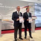 Mañueco y Pollán en la presentación del proyecto de presupuestos de la Comunidad pata 2027.