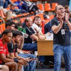 Dani Gordo anima a los suyos durante el partido contra Benidorm.