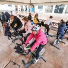 La asociación instaló  ocho bicis estáticas para sumar kilómetros en favor de la espondilitis anquilosante.