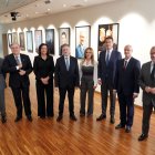 Los expresidentes del Parlamento de Castilla y León, posan junto a los nuevos retratos tras su presentación.