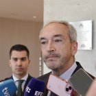 El consejero de Cultura, Turismo y Deporte José Alberto Díaz Pico, atiende a los medios de comunicación.