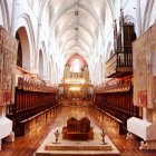 Las colgaduras históricas del Monasterio de las Huelgas de Burgos custodian los panteones reales.