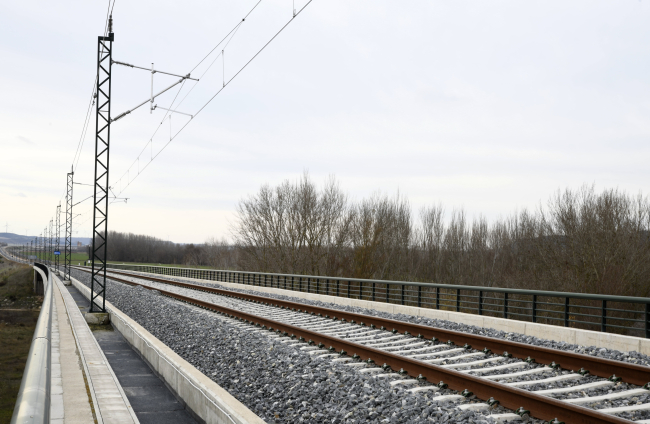 La nueva conexión a Burgos se suma a la red de alta velocidad española, que alcanzará los 4.000 km de longitud este año;