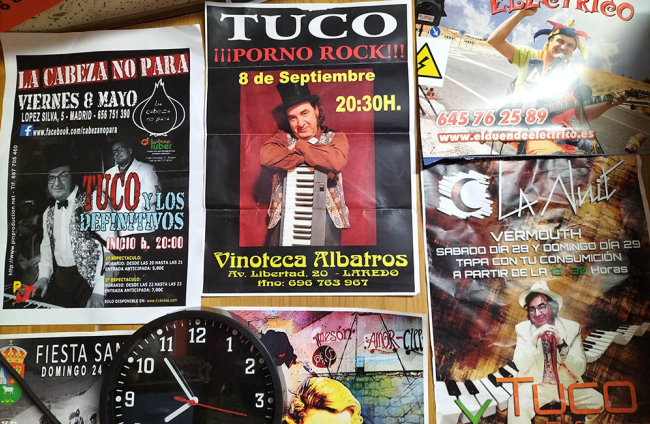 Pósters y afiches de antiguas actuaciones decoran el local de Tuco. © DARÍO GONZALO