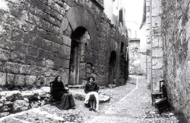 La calle Embajadores, en una fotografía antigua. DIPUTACIÓN DE BURGOS