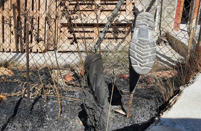 Una de las botas quemada. L.V.L.